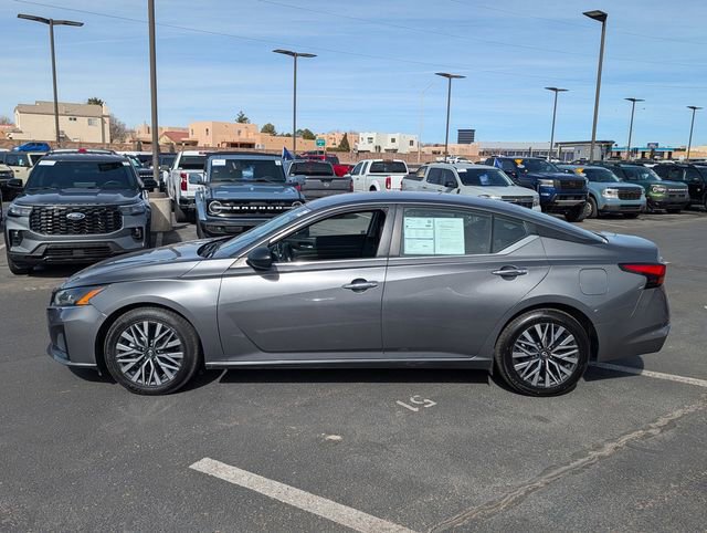 Used 2024 Nissan Altima 2.5 SV image 2