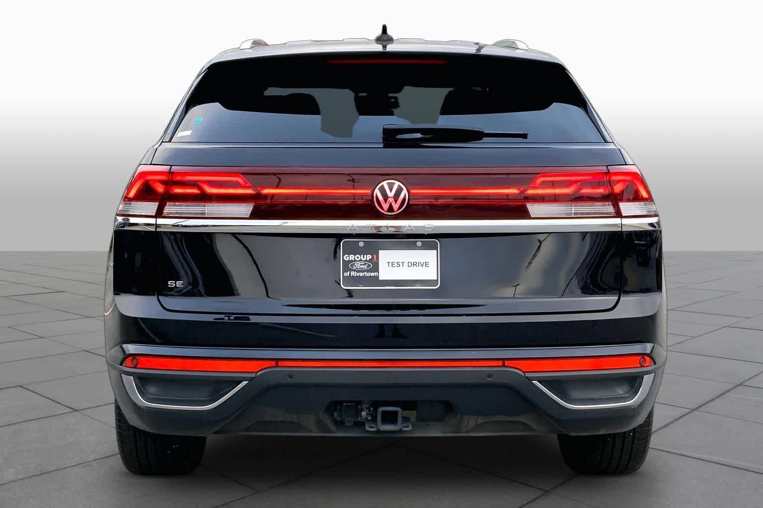 Used 2026 Volkswagen Atlas Cross Sport SE FWD image 5