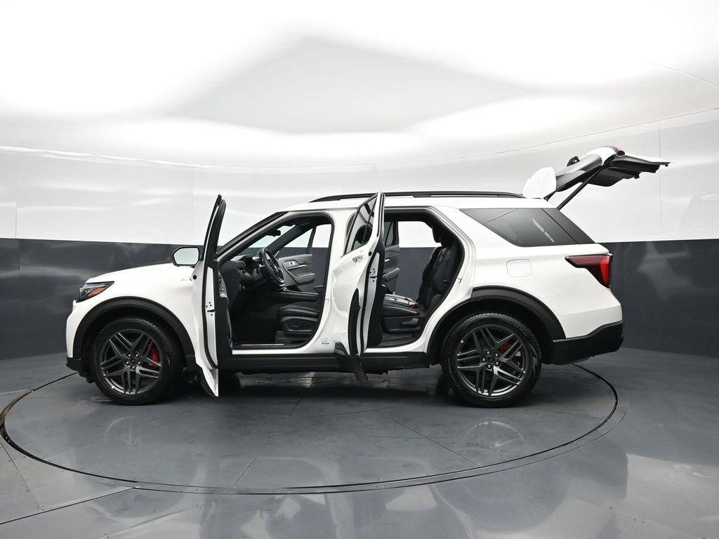 Certified 2025 Ford Explorer ST-Line w/ ST-Line Street Pack AWD/4WD image 32