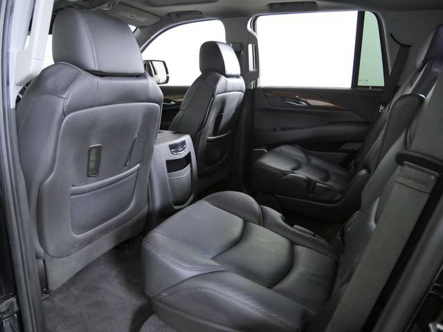 Used 2020 Cadillac Escalade Luxury w/ Escalade Sport Edition AWD/4WD image 18