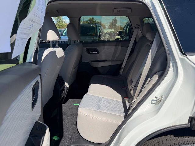 Used 2023 Nissan Rogue SV AWD/4WD image 15