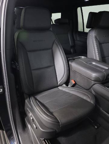 Used 2024 GMC Yukon XL Denali AWD/4WD image 9