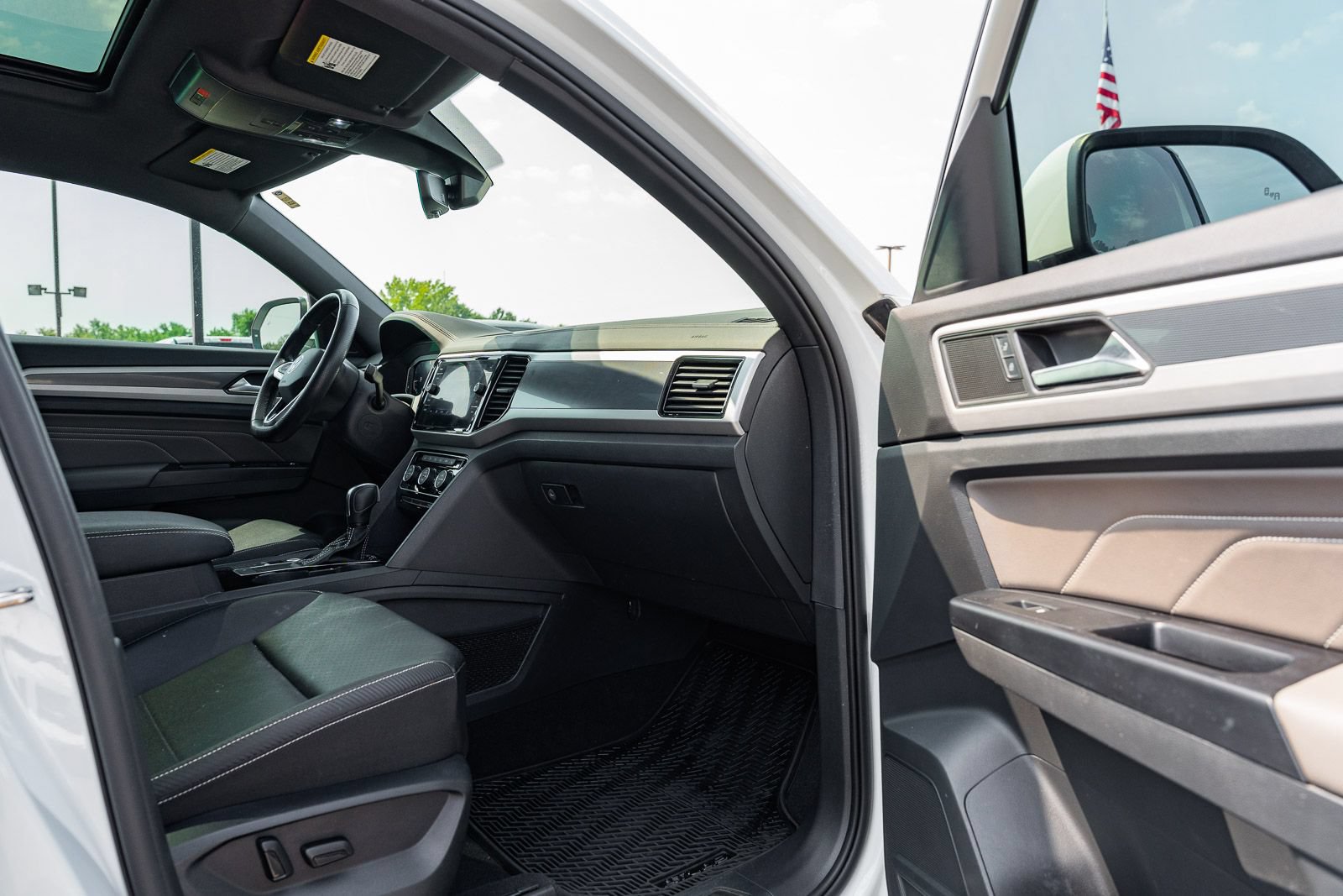 Used 2021 Volkswagen Atlas Cross Sport SEL R-Line FWD image 11