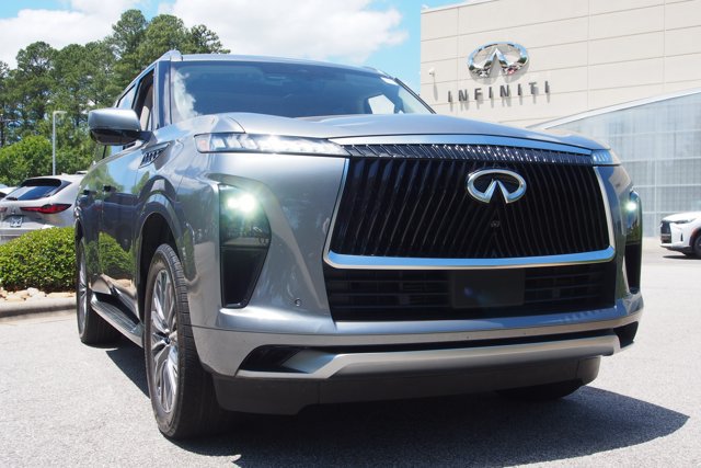 Used 2025 INFINITI QX80 Sensory AWD/4WD image 2