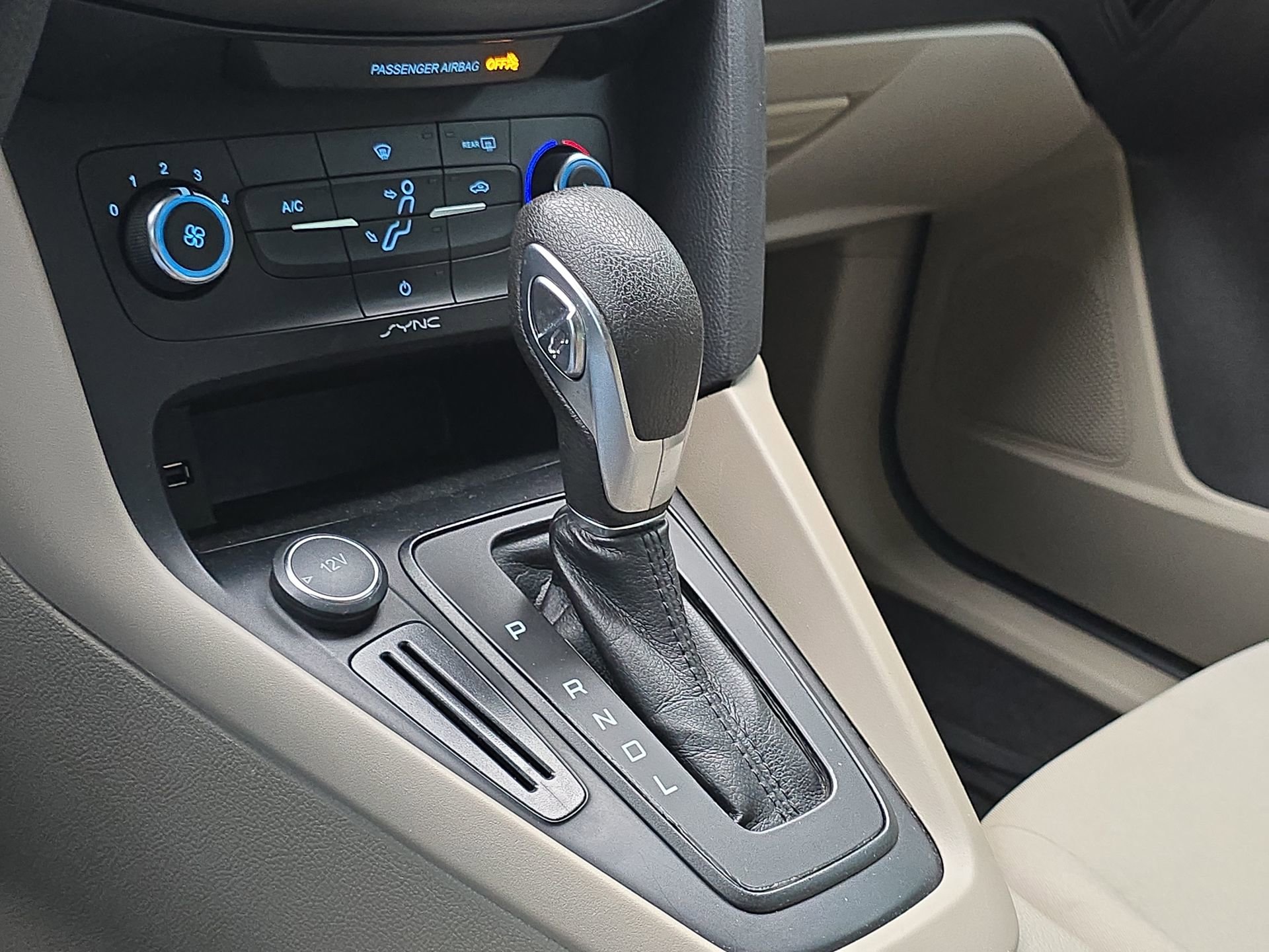 Certified 2017 Ford Focus SE FWD image 18