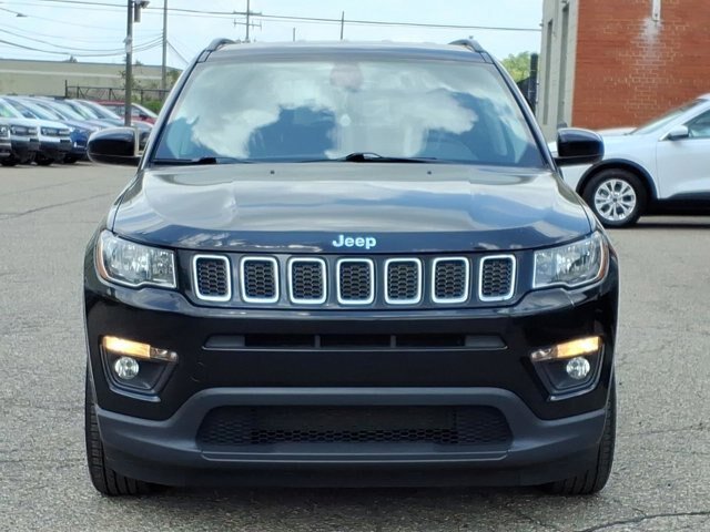 Used 2020 Jeep Compass Latitude w/ Cold Weather Group FWD image 14