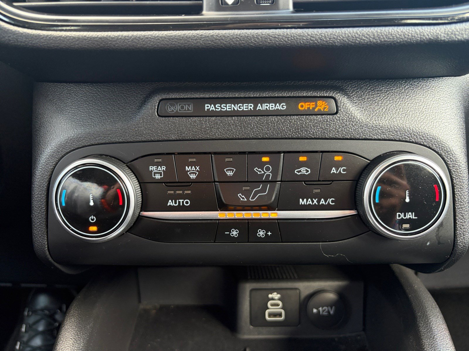 Certified 2025 Ford Escape ST-Line AWD/4WD image 17