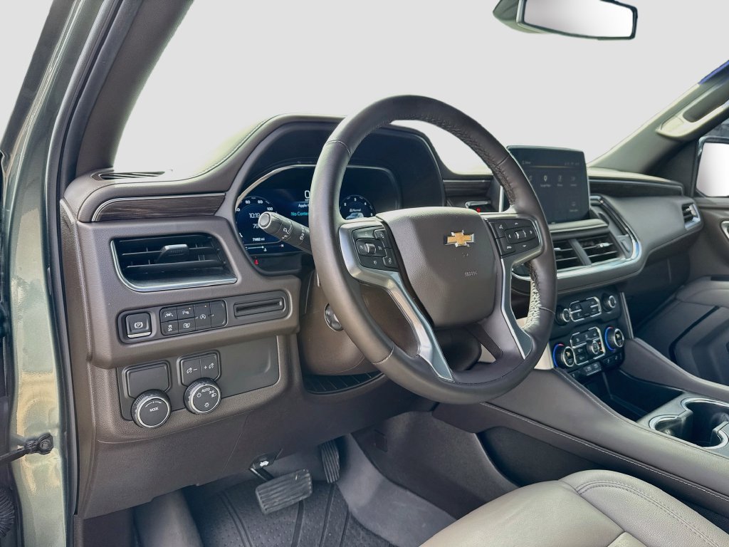 Used 2024 Chevrolet Suburban LT w/ Luxury Package RWD image 9
