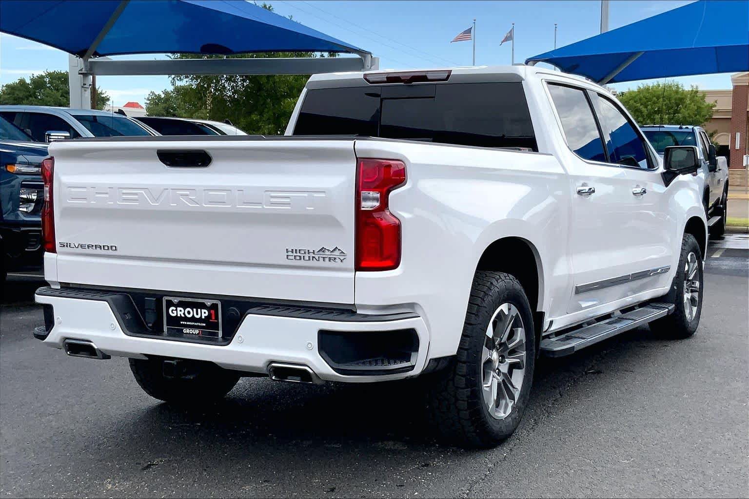 Used 2024 Chevrolet Silverado 1500 High Country w/ Z71 Off-Road Package AWD/4WD image 11