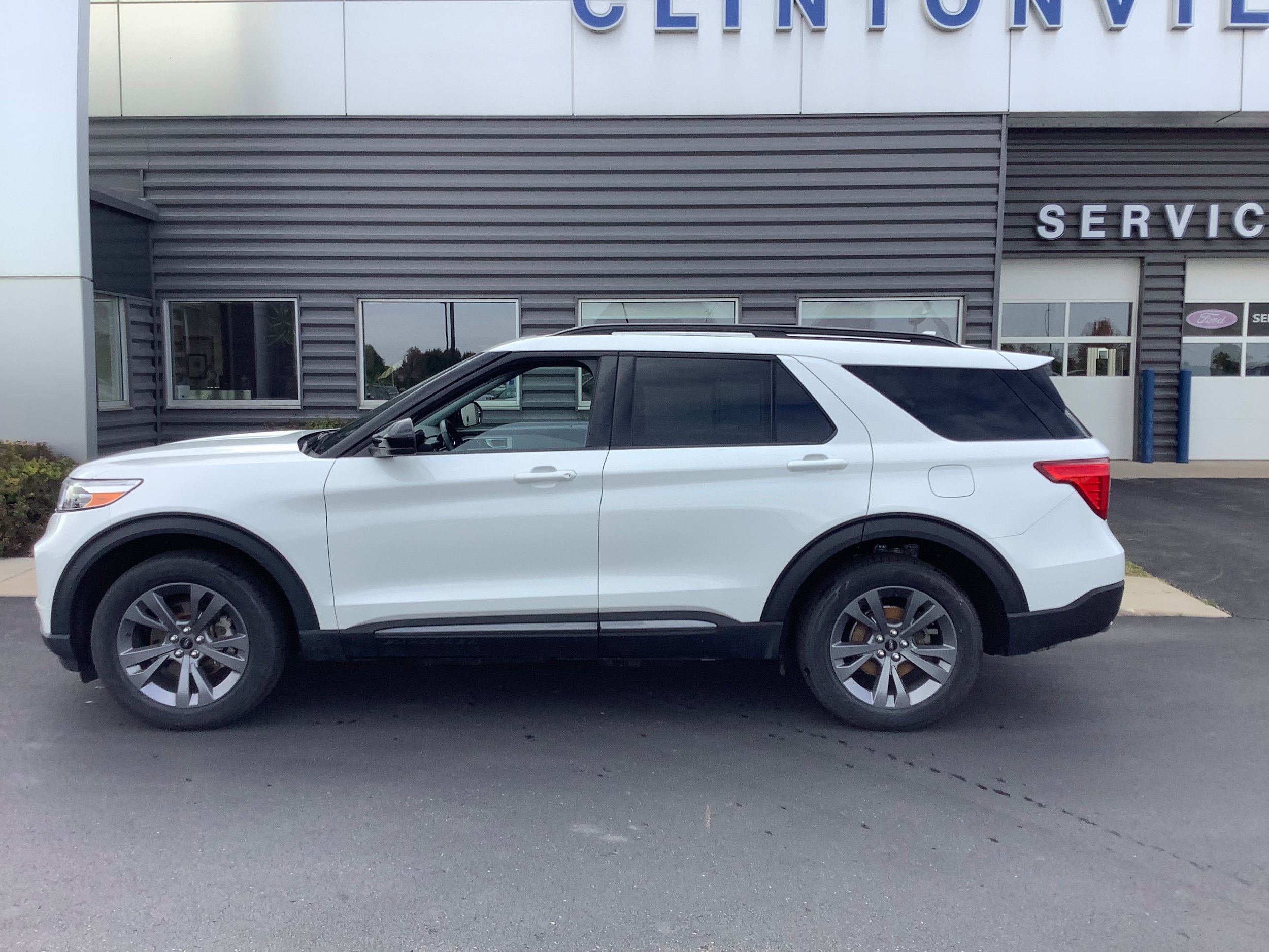 Certified 2024 Ford Explorer XLT w/ Equipment Group 202A AWD/4WD image 2