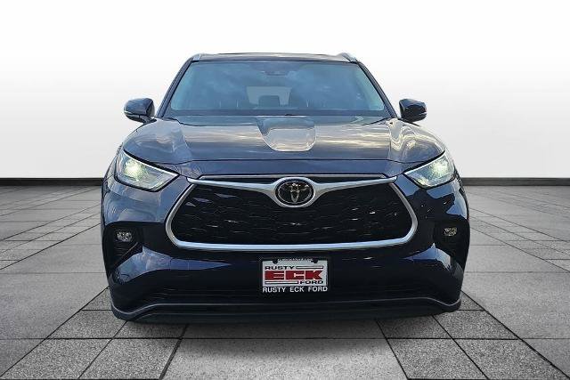 Used 2022 Toyota Highlander XLE AWD/4WD image 2