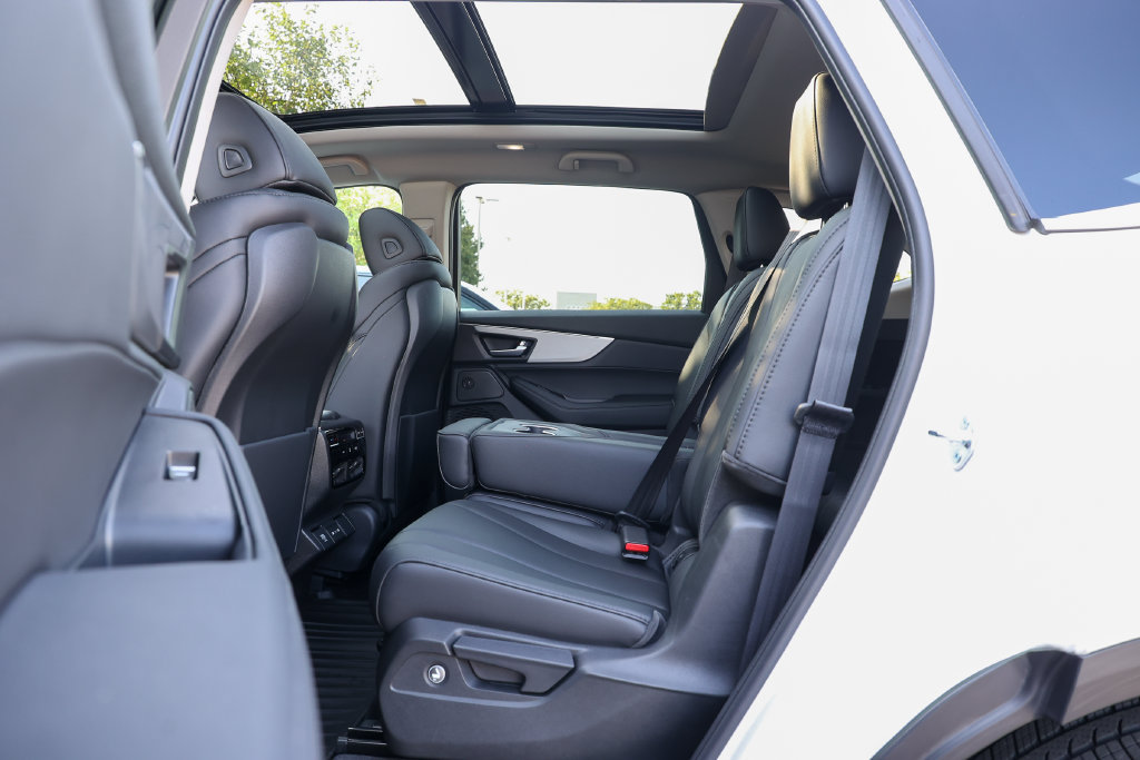 Used 2025 Acura MDX SH-AWD image 40