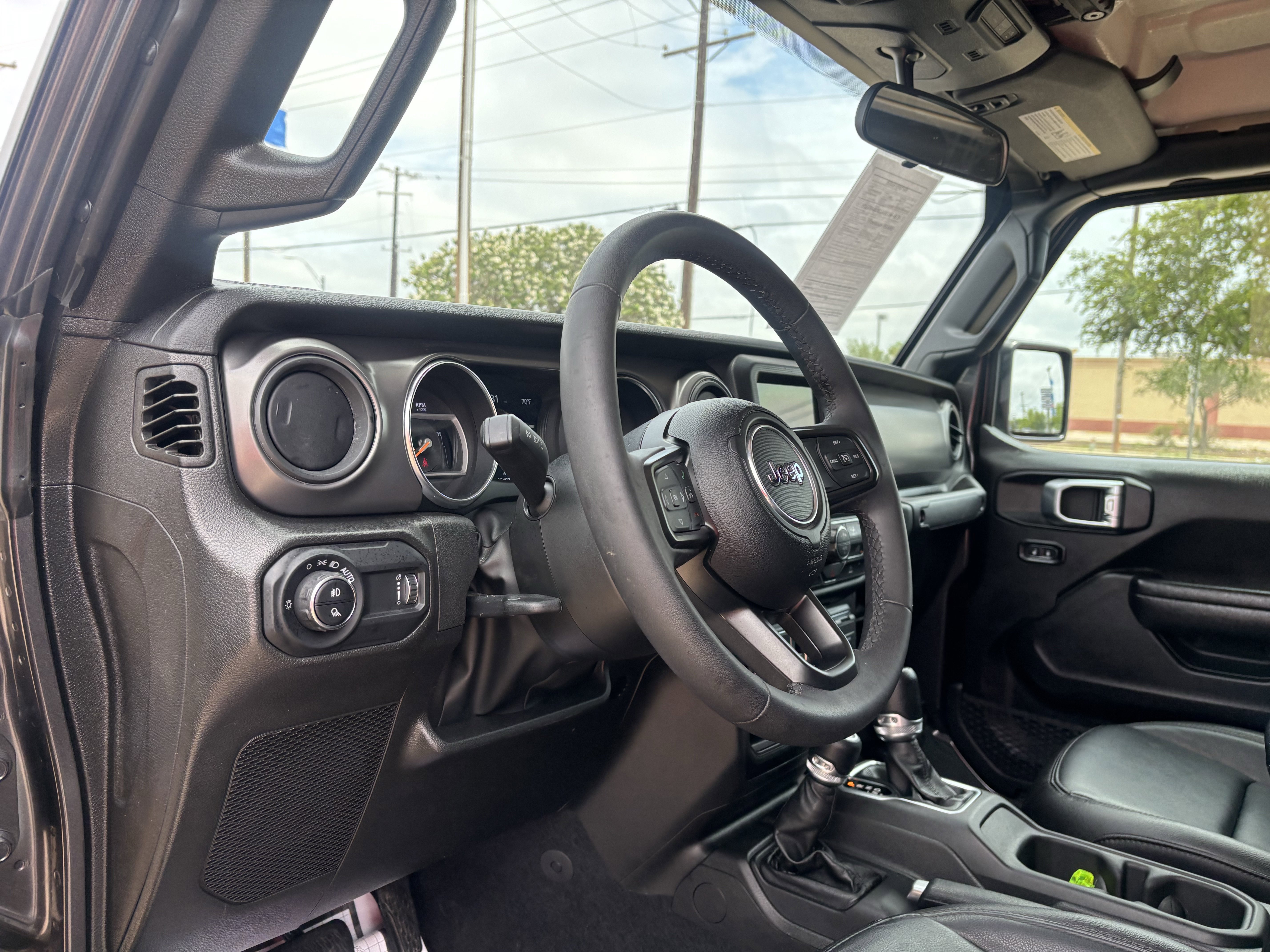 Used 2023 Jeep Gladiator Sport AWD/4WD image 12