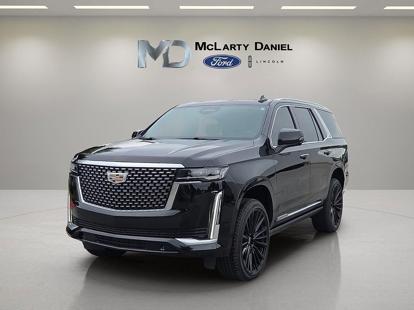 Used 2021 Cadillac Escalade Premium Luxury w/ Driver Assist Tech Package AWD/4WD image 2