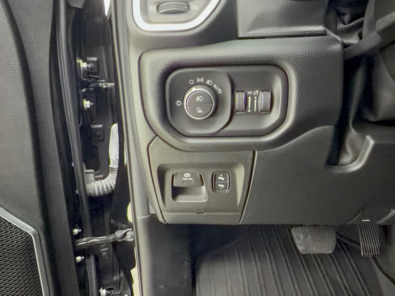 Used 2022 RAM 1500 Laramie RWD image 31