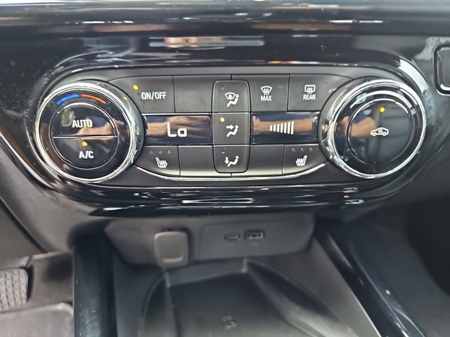 Used 2024 Chevrolet Trax RS w/ Sunroof Package FWD image 28