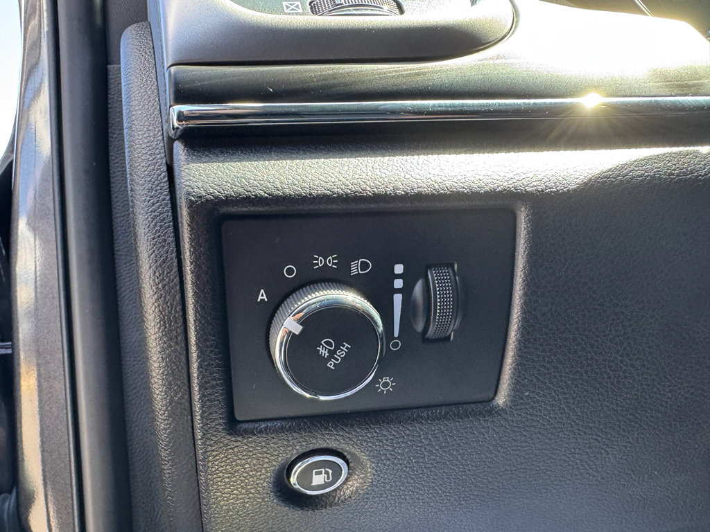 Used 2019 Jeep Grand Cherokee Limited w/ Luxury Group II AWD/4WD image 31