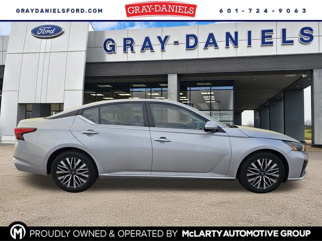 Used 2023 Nissan Altima 2.5 SV