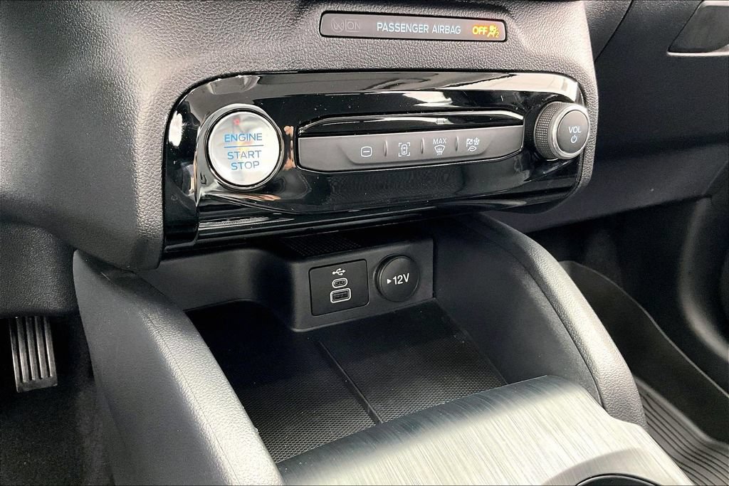 Certified 2025 Ford Escape SE FWD image 32