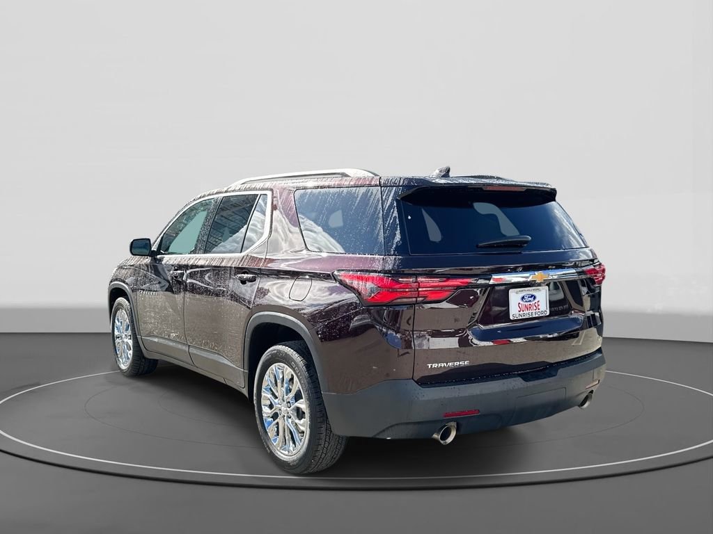 Used 2022 Chevrolet Traverse LT image 2