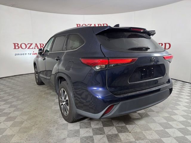 Used 2021 Toyota Highlander XLE AWD/4WD image 6