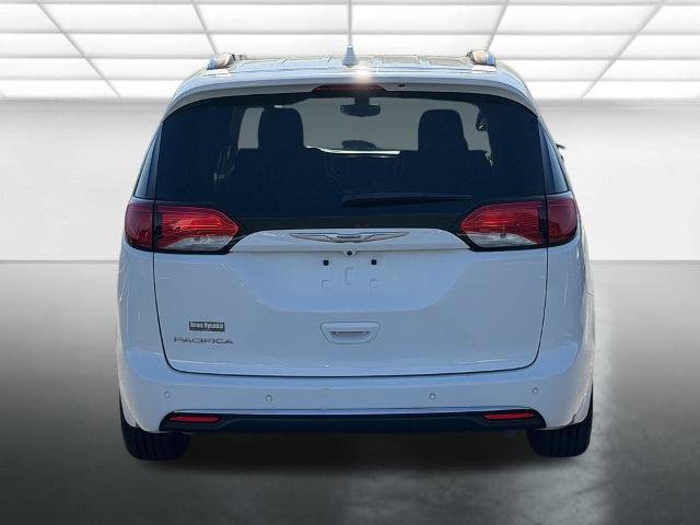 Used 2018 Chrysler Pacifica Touring-L FWD image 10