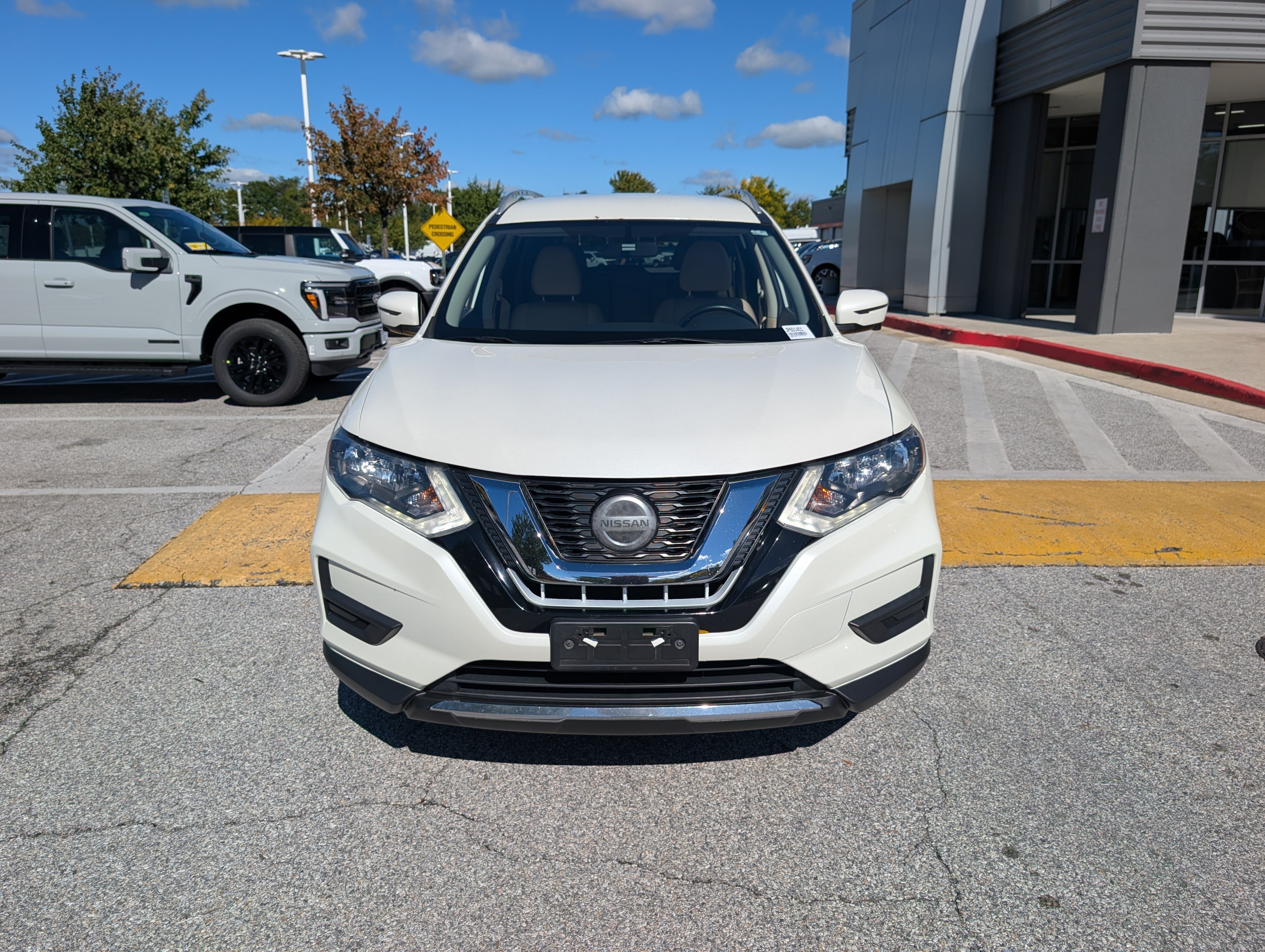 Used 2018 Nissan Rogue SV w/ Premium Package AWD/4WD image 9