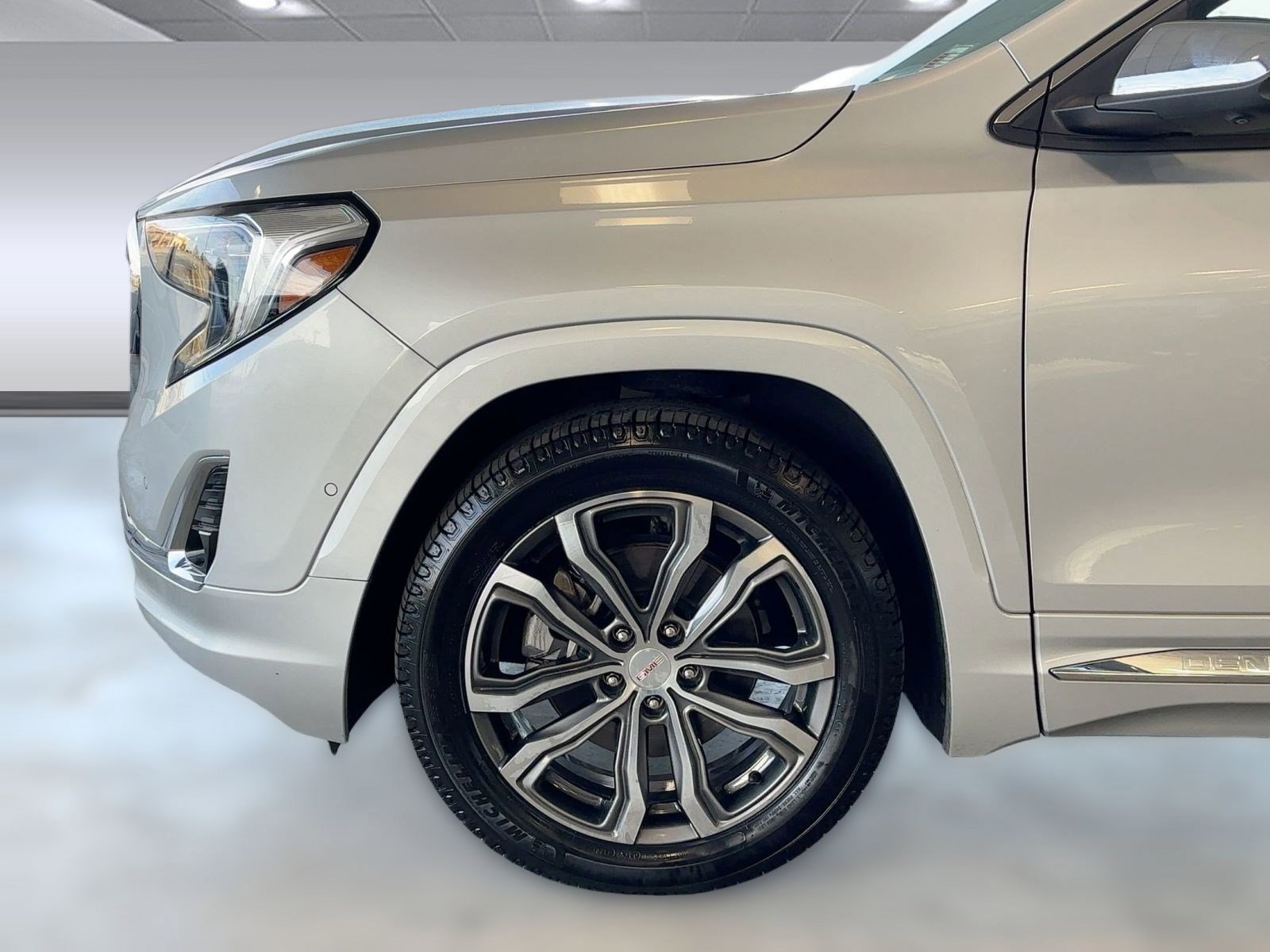 Used 2019 GMC Terrain Denali w/ Advanced Safety Package image 11