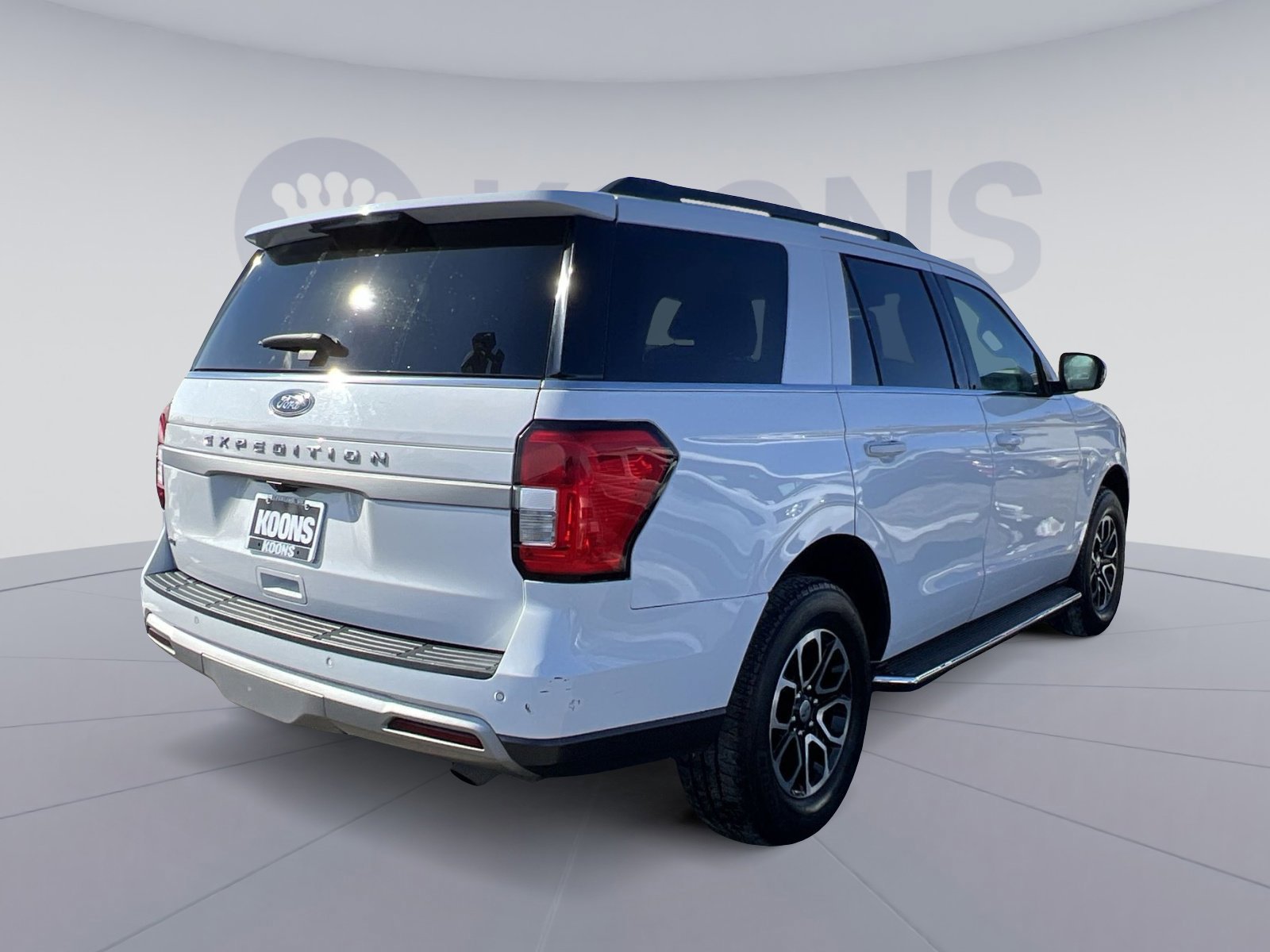 Certified 2023 Ford Expedition XLT image 5