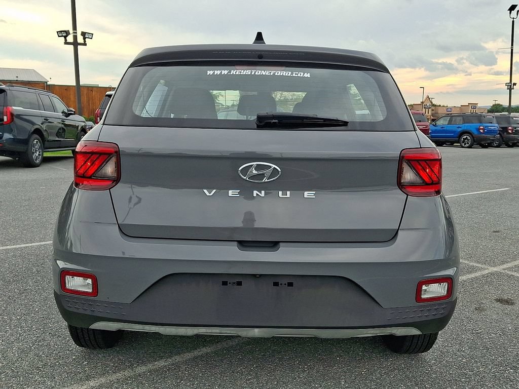Used 2020 Hyundai Venue SE FWD image 5