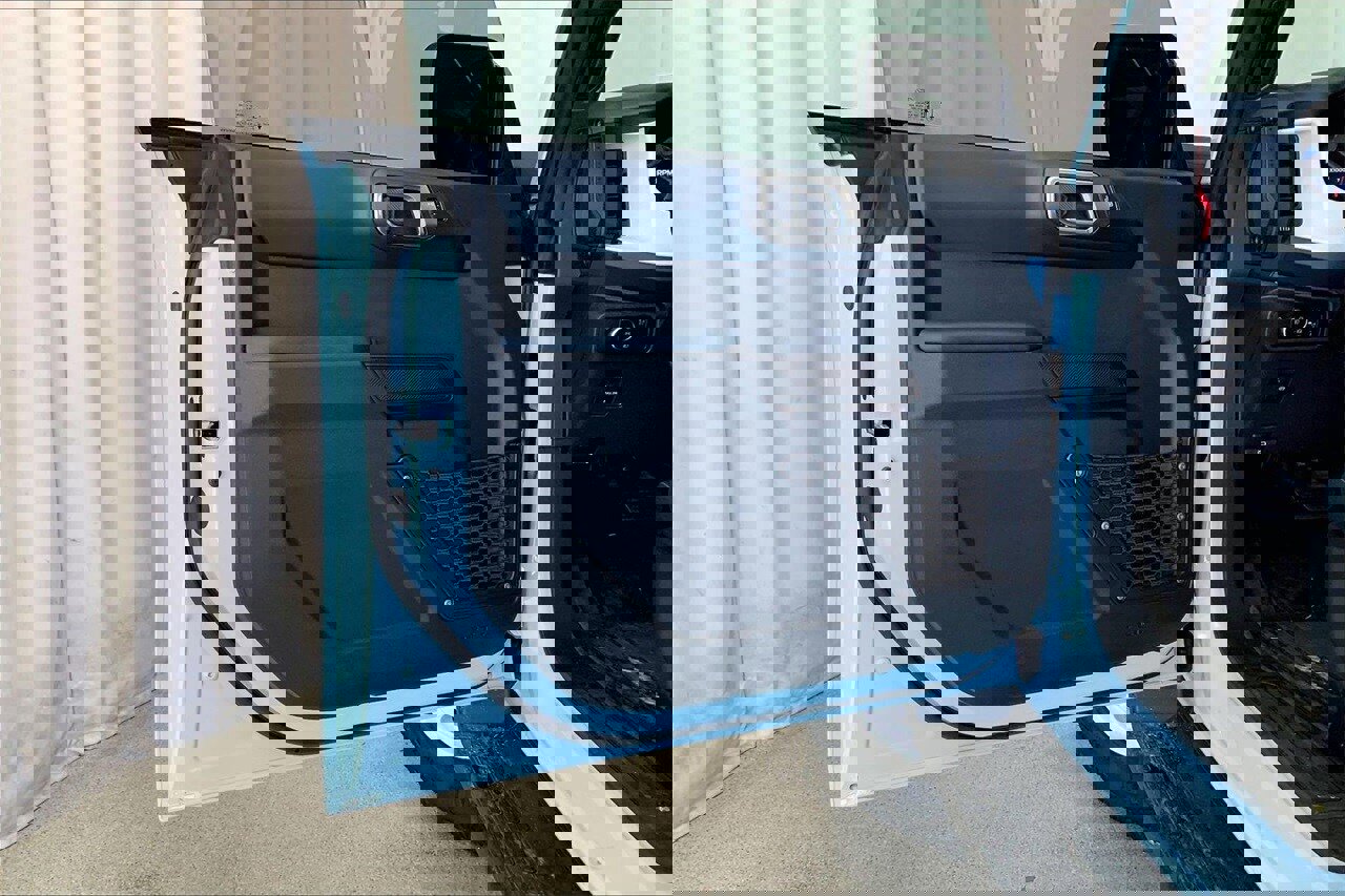 Certified 2025 Ford Bronco Heritage Edition image 21