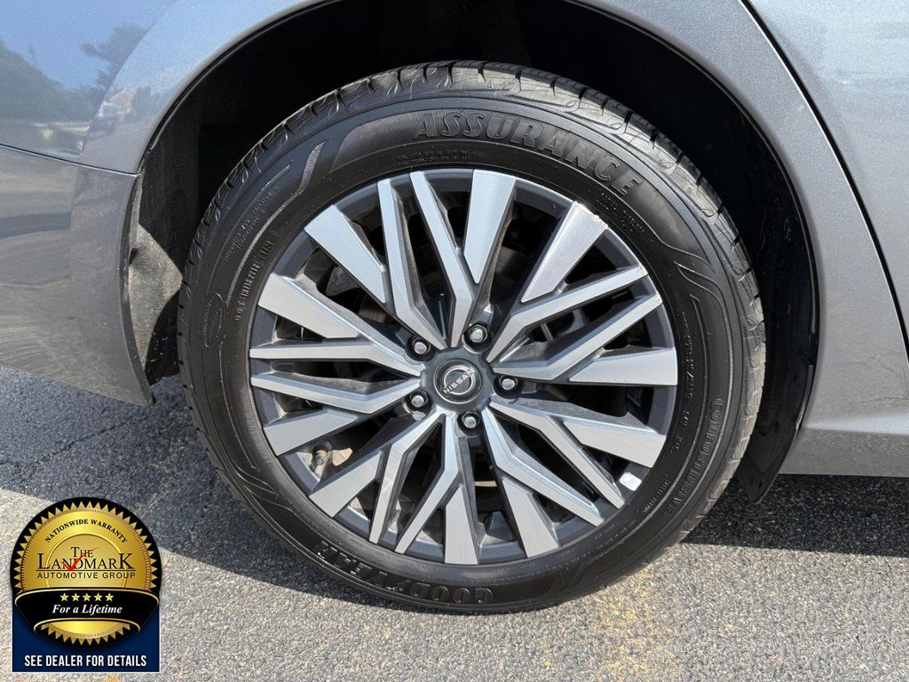 Used 2025 Nissan Altima 2.5 SV FWD image 19
