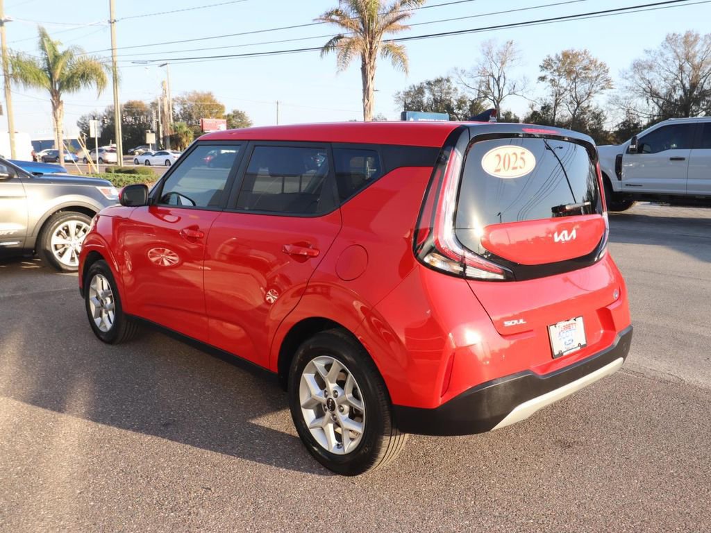 Used 2025 Kia Soul LX w/ LX Technology Package image 3