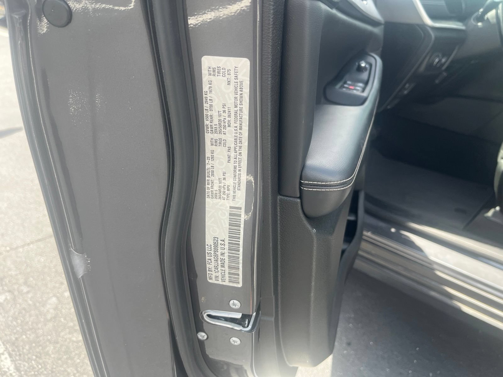 Used 2023 Jeep Grand Cherokee L Laredo RWD image 4