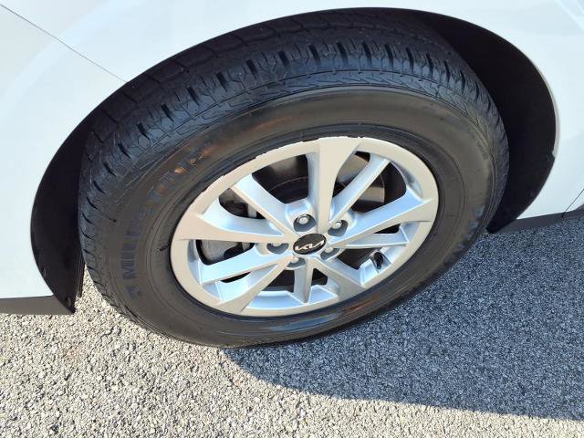 Used 2023 Kia Carnival LX image 7