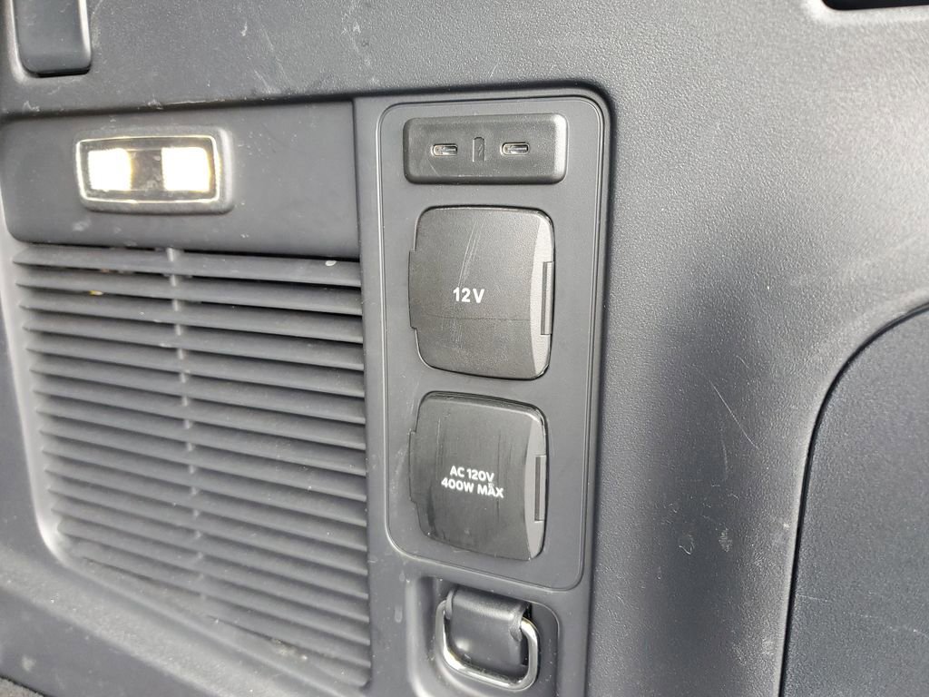 Certified 2025 Ford Expedition Active image 9