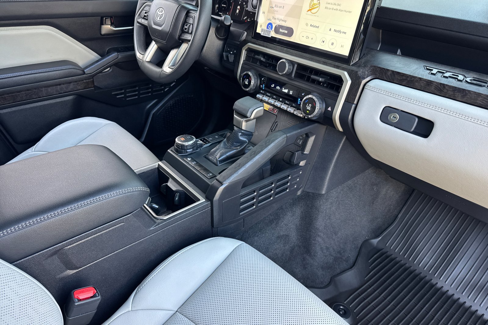 Used 2025 Toyota Tacoma Limited AWD/4WD image 14