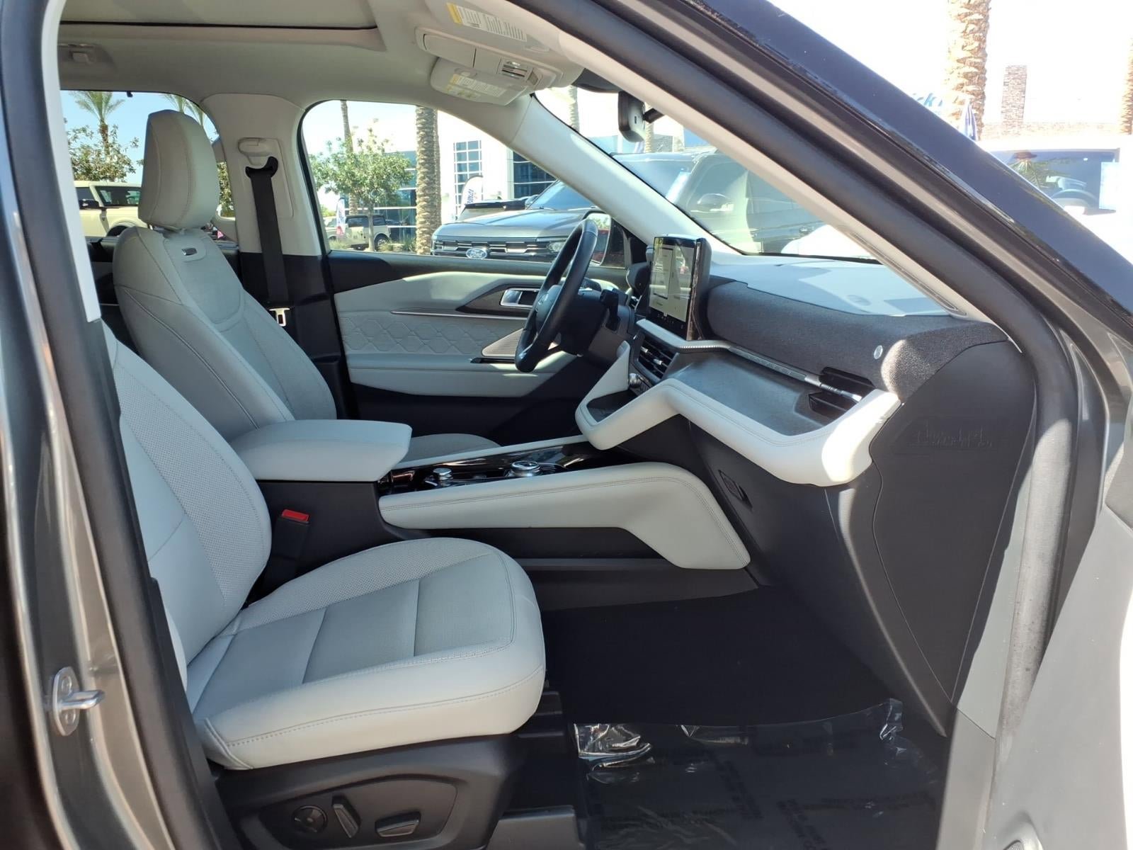 Certified 2025 Ford Explorer Platinum w/ Ultimate Package AWD/4WD image 11