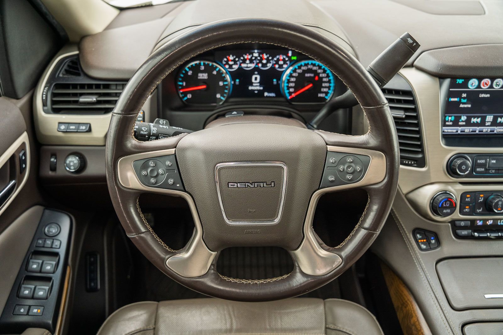 Used 2020 GMC Yukon XL Denali w/ Open Road Package RWD image 34