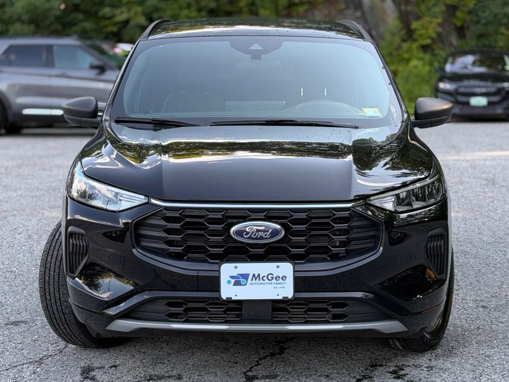Certified 2025 Ford Escape ST-Line Select AWD/4WD image 2
