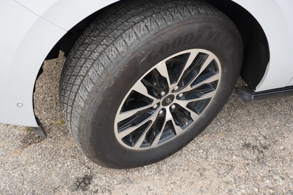 Certified 2025 Ford Expedition Max Platinum AWD/4WD image 13