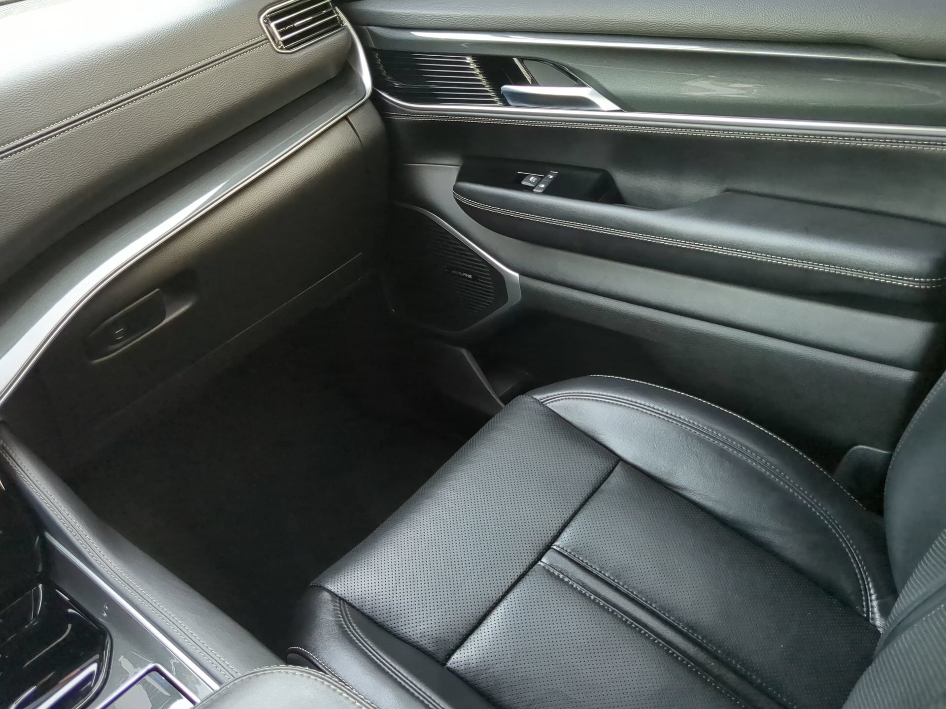 Used 2023 Jeep Wagoneer 4WD w/ Premium Group I image 53