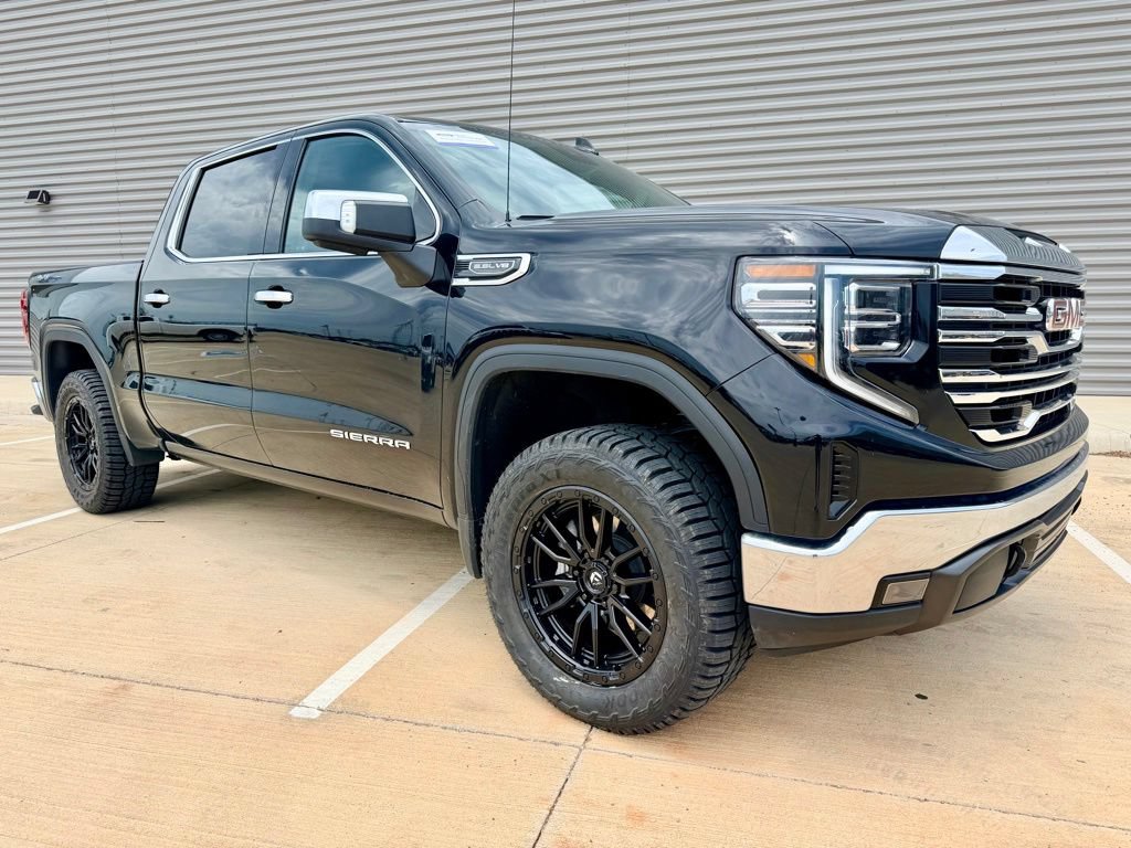Used 2025 GMC Sierra 1500 SLT AWD/4WD image 1