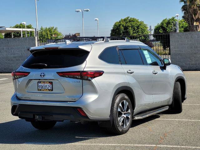 Used 2022 Toyota Highlander XLE AWD/4WD image 4
