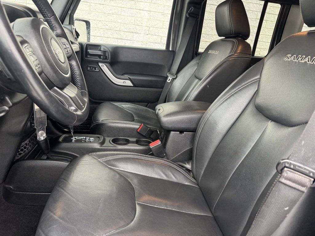 Used 2017 Jeep Wrangler Unlimited Sahara w/ Connectivity Group image 15