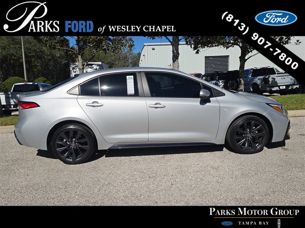 Used 2023 Toyota Corolla SE image 2