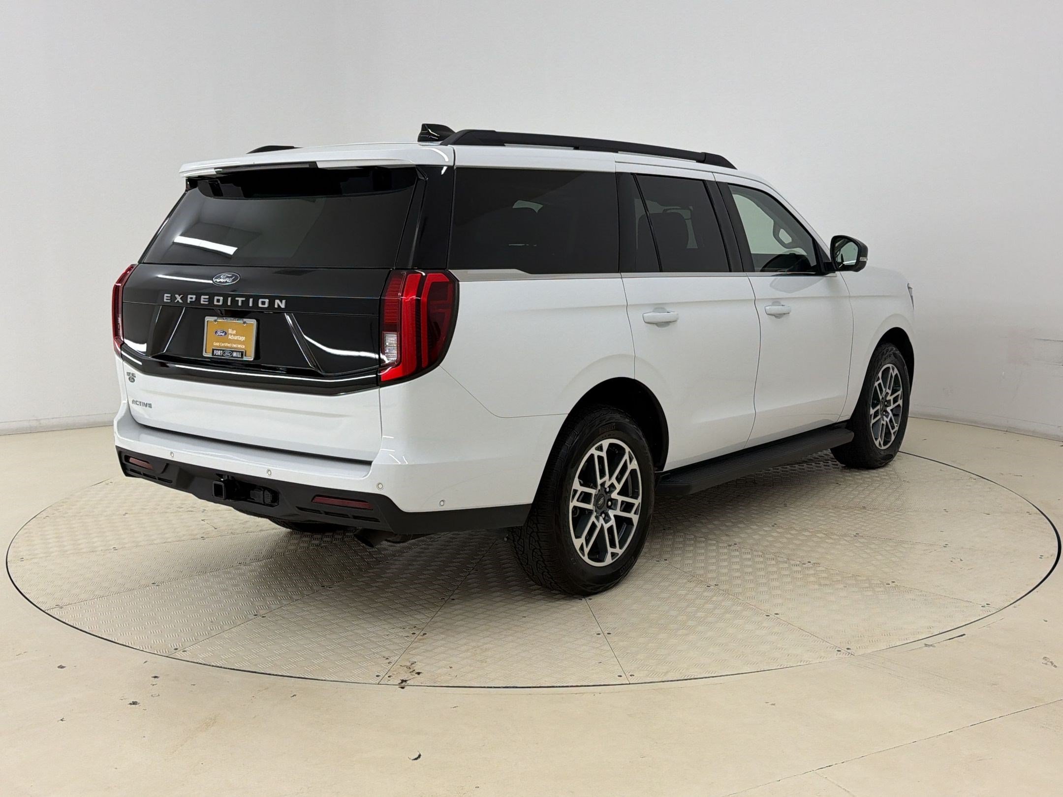 Certified 2025 Ford Expedition Active AWD/4WD image 9