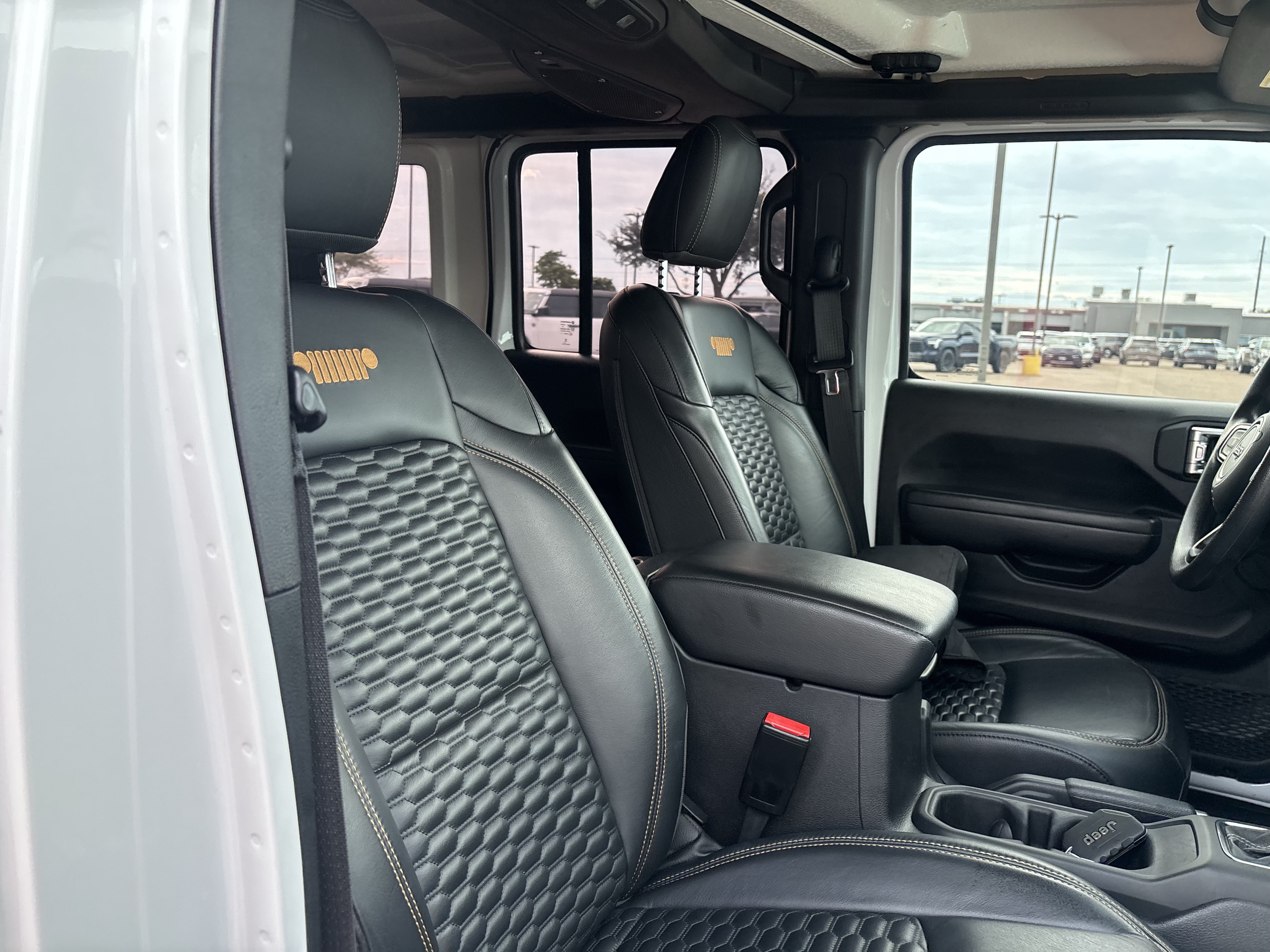 Used 2025 Jeep Wrangler Unlimited Sport AWD/4WD image 26