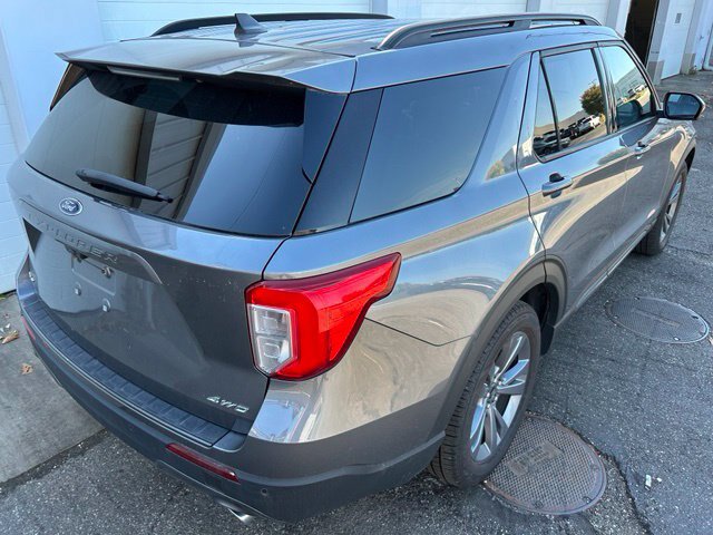 Certified 2022 Ford Explorer XLT w/ Equipment Group 202A AWD/4WD image 5