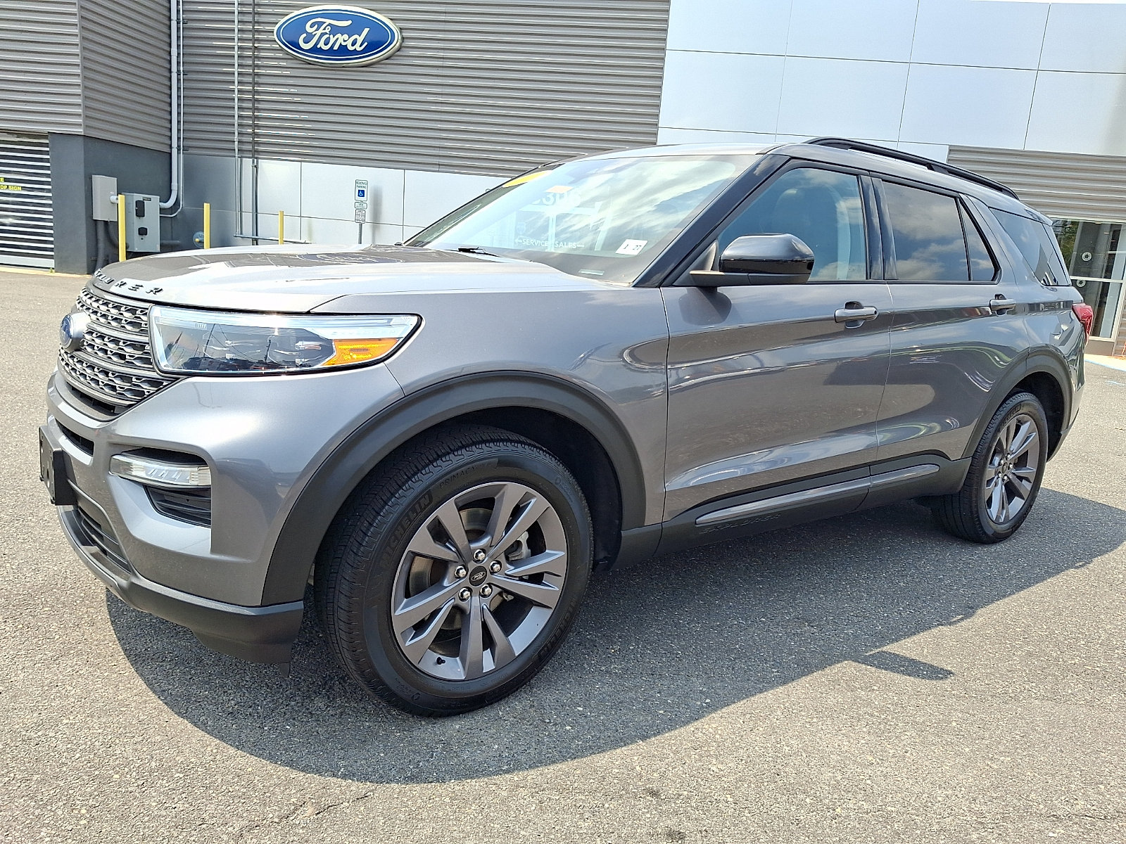 Certified 2022 Ford Explorer XLT w/ Equipment Group 202A AWD/4WD image 5